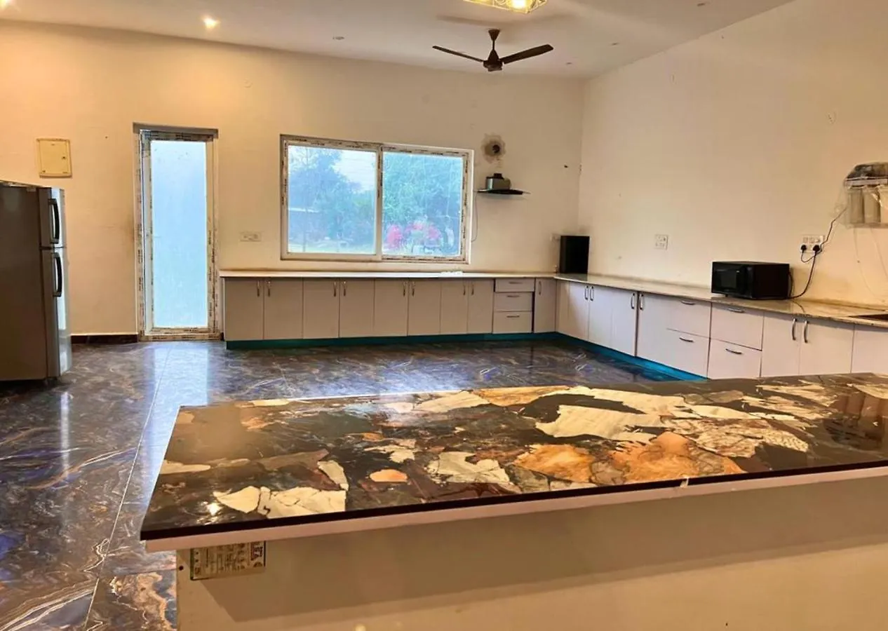 Villa Entrie 2 Acre Farmhouse With Pool, 2 Rooms & Jacuzzi In Both Rooms Gurgaon