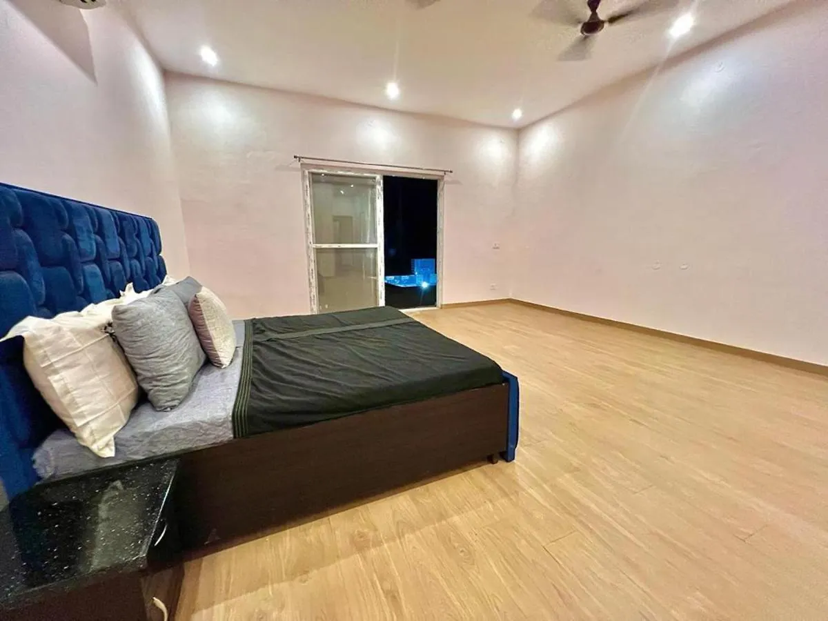 Entrie 2 Acre Farmhouse With Pool, 2 Rooms & Jacuzzi In Both Rooms Gurgaon