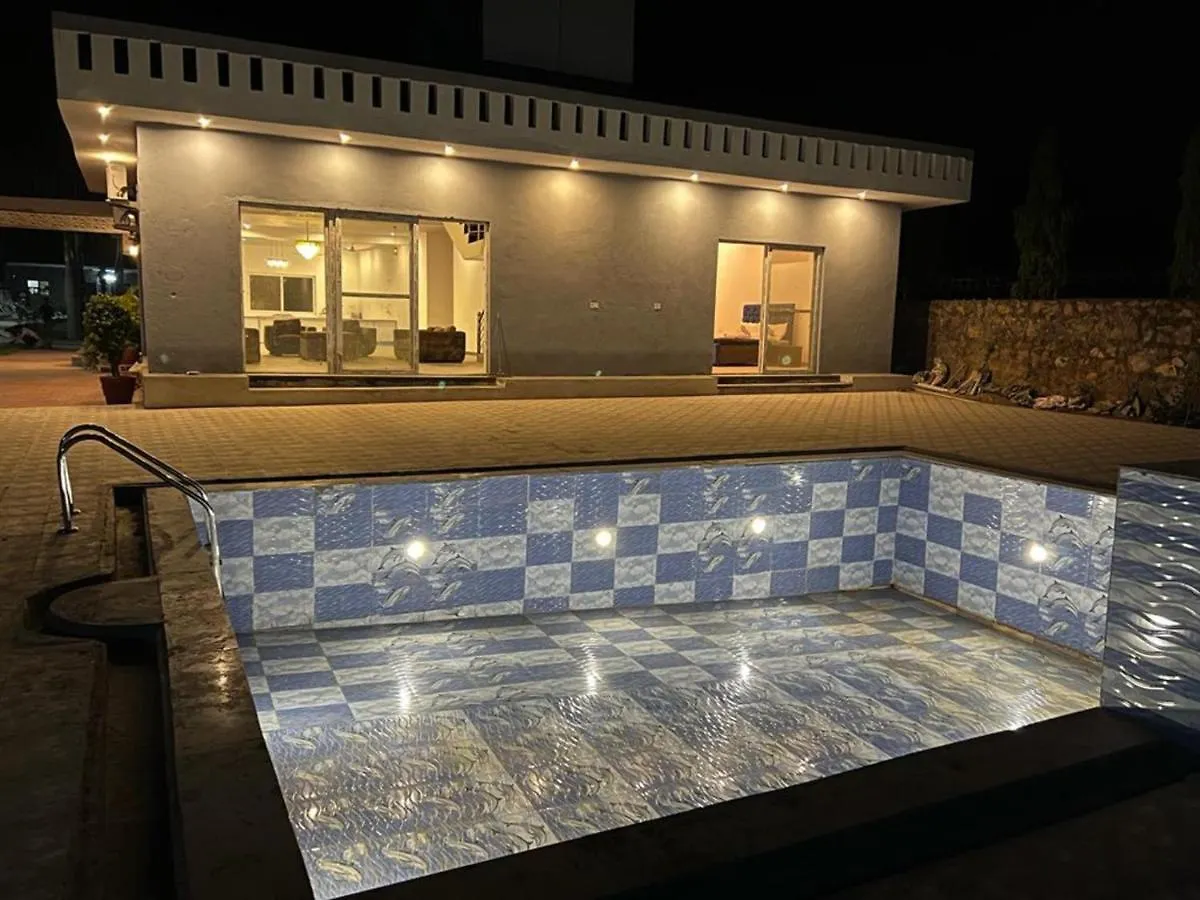 Entrie 2 Acre Farmhouse With Pool, 2 Rooms & Jacuzzi In Both Rooms Gurgaon India
