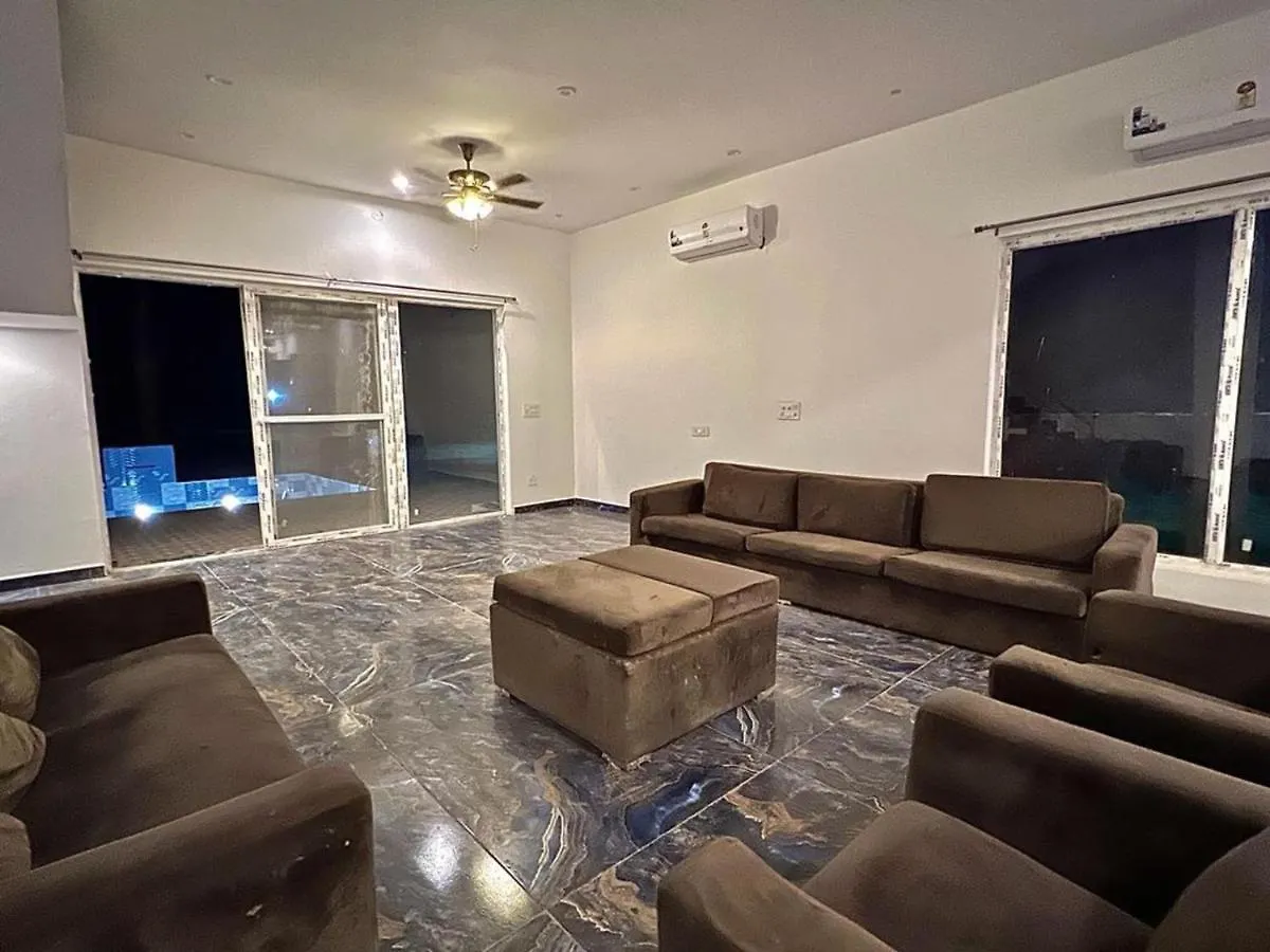 Entrie 2 Acre Farmhouse With Pool, 2 Rooms & Jacuzzi In Both Rooms Gurgaon Villa