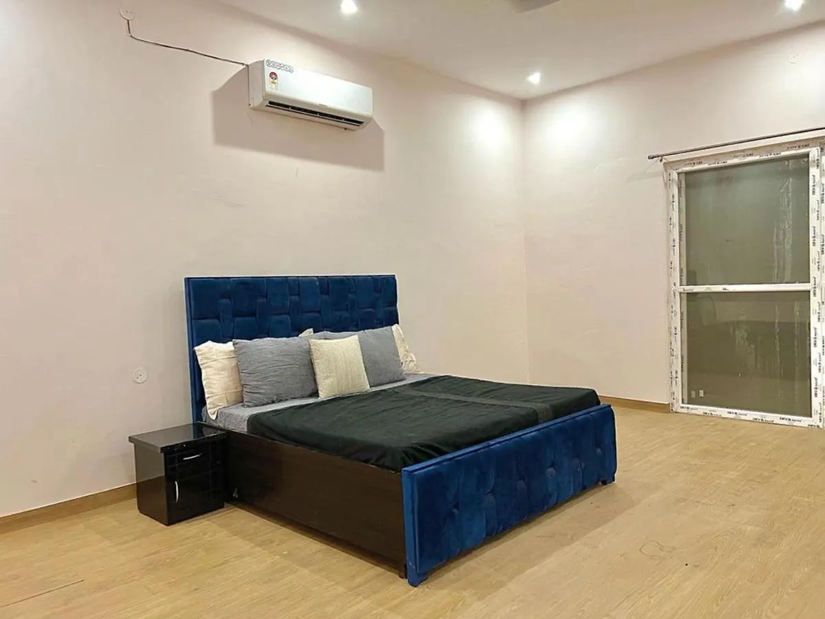 Entrie 2 Acre Farmhouse With Pool, 2 Rooms & Jacuzzi In Both Rooms Gurgaon 0*,