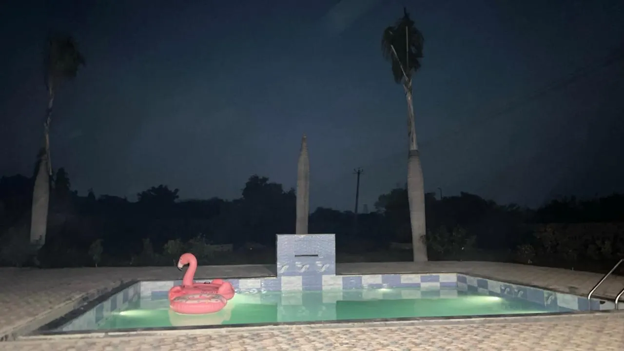 Entrie 2 Acre Farmhouse With Pool, 2 Rooms & Jacuzzi In Both Rooms Gurgaon
