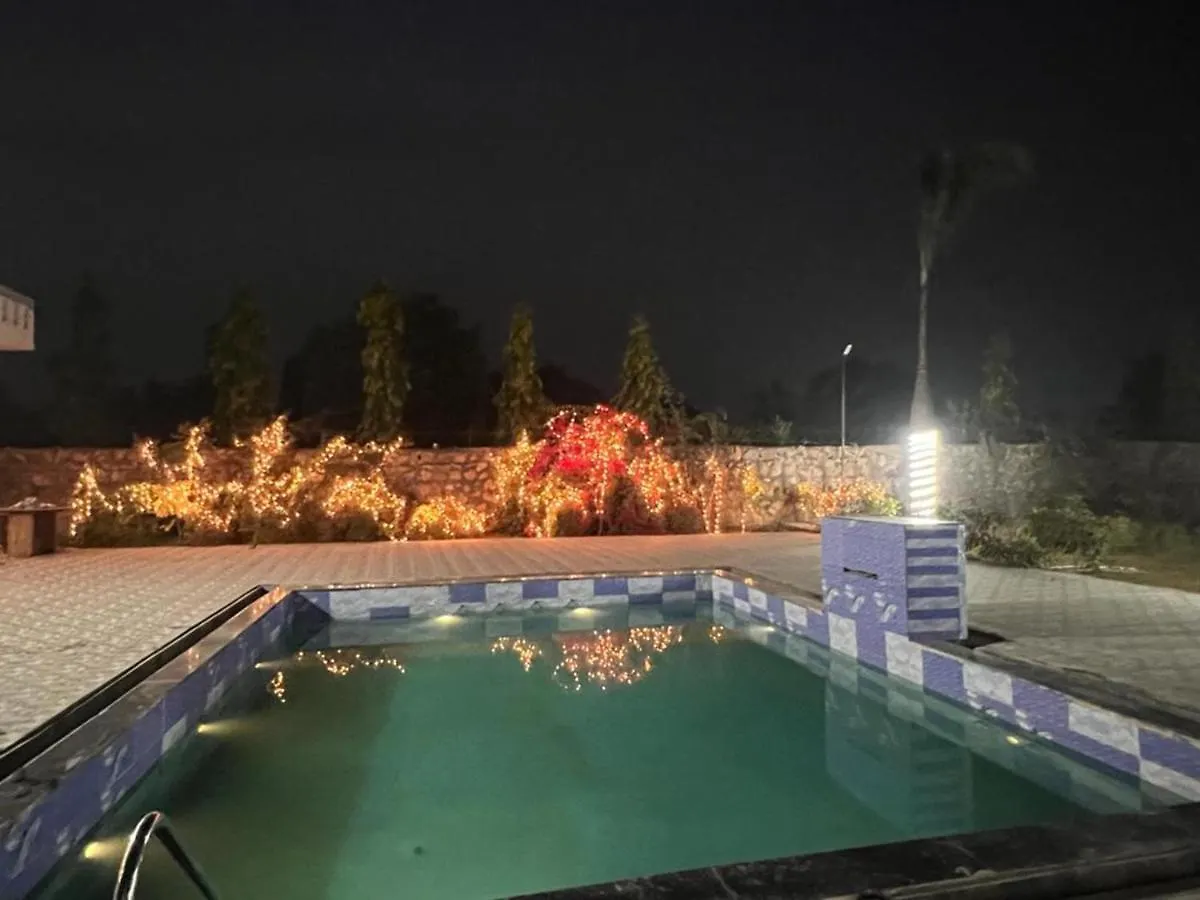 Entrie 2 Acre Farmhouse With Pool, 2 Rooms & Jacuzzi In Both Rooms Gurgaon Villa