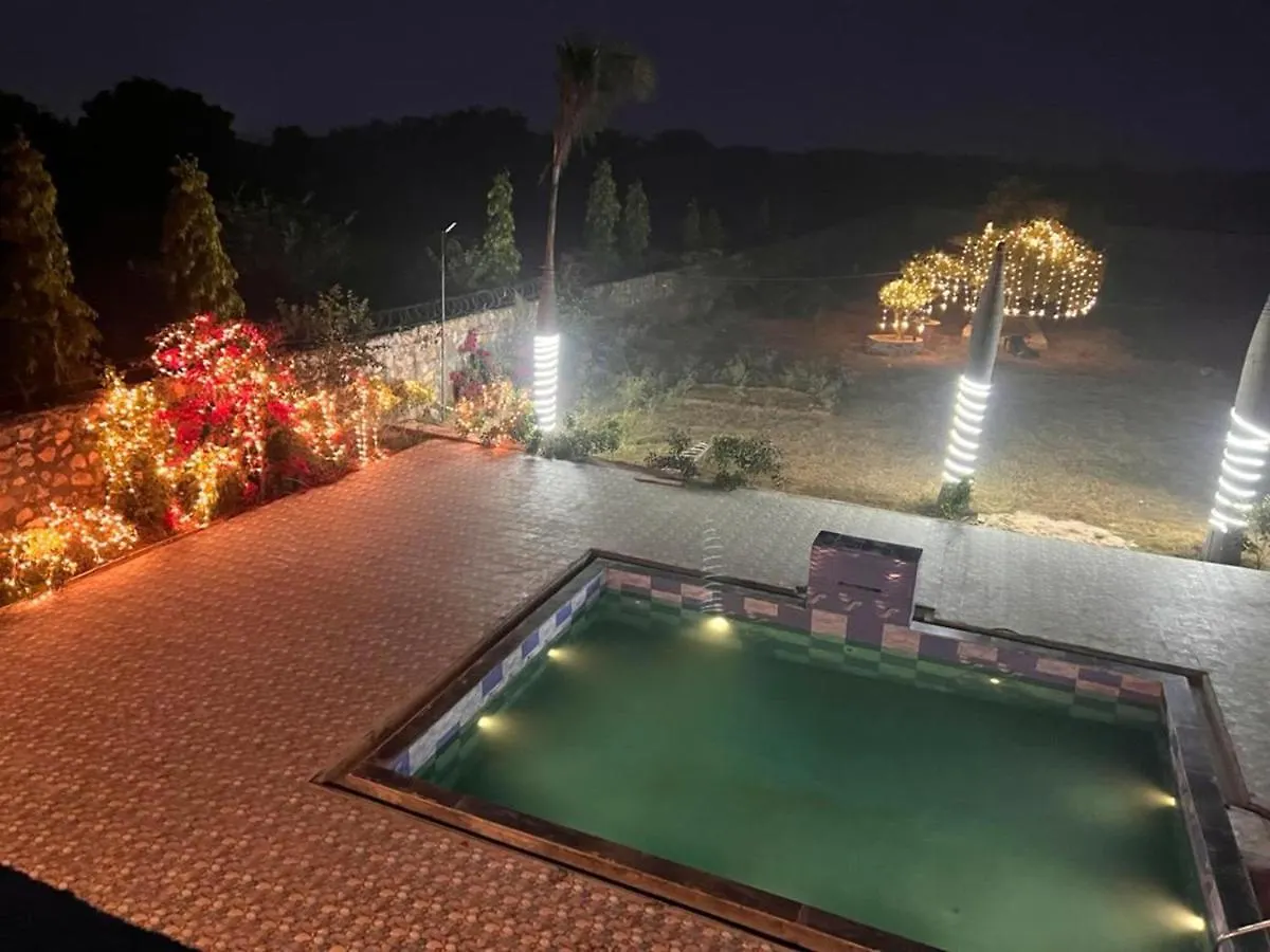 Villa Entrie 2 Acre Farmhouse With Pool, 2 Rooms & Jacuzzi In Both Rooms Gurgaon